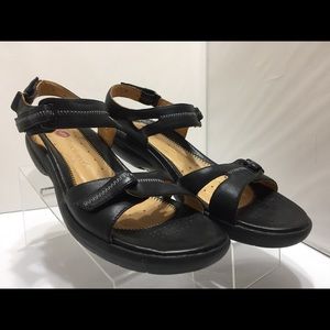 EUC! Clarks Unstructured Black Leather Sandals 9.5